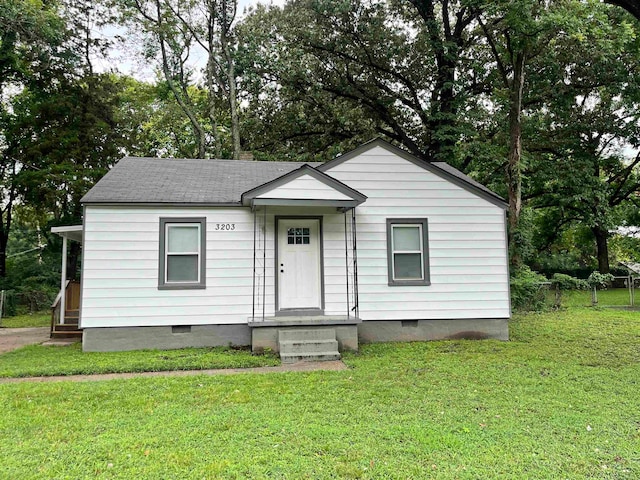 view of front of house with a front lawn