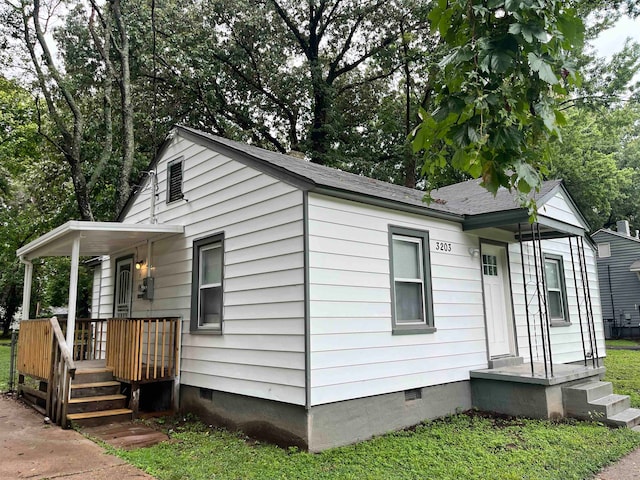 view of front of property featuring a porch