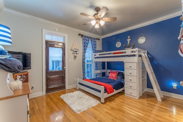 bedroom featuring light wood-type flooring, crown molding, and ceiling fan