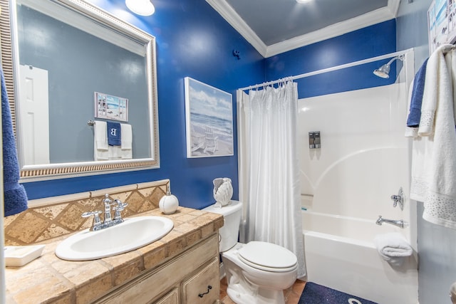 full bathroom featuring crown molding, vanity, shower / bath combo with shower curtain, and toilet