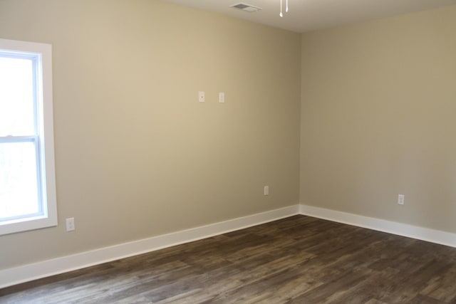 unfurnished room with dark wood-type flooring, a wealth of natural light, and ceiling fan