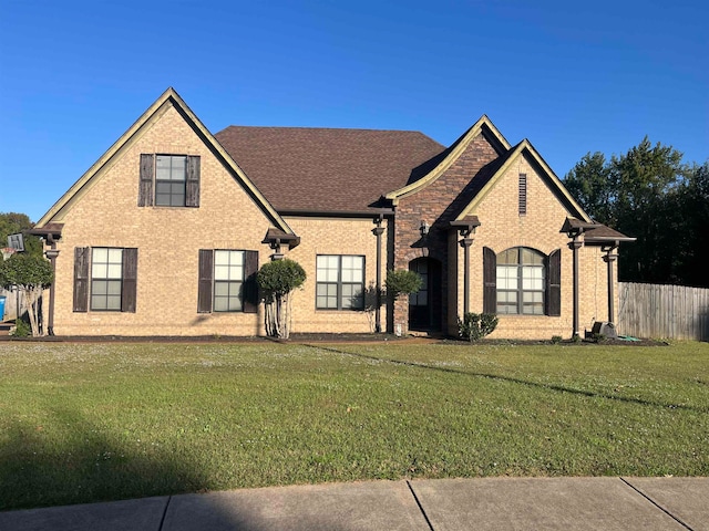 view of front of house featuring a front yard