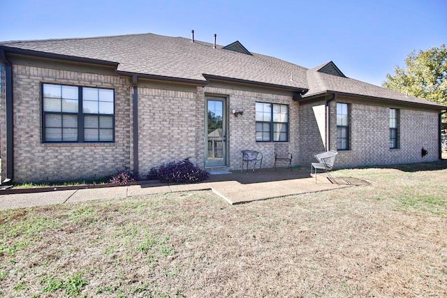 view of front of home with a patio and a front lawn