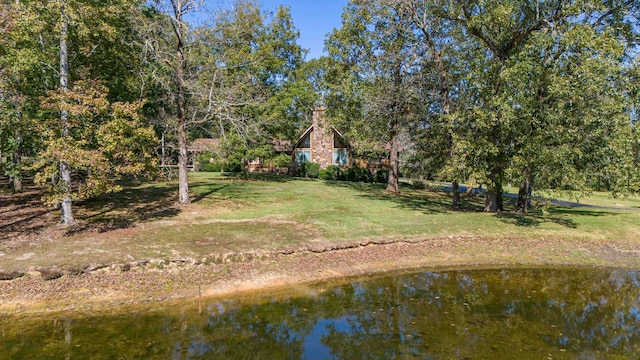 view of yard featuring a water view