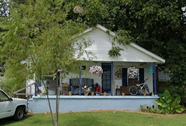 view of front facade featuring a porch