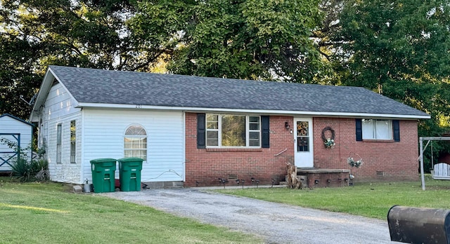 view of front of house with a front yard