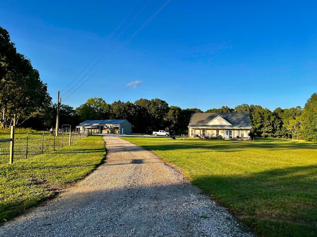 view of front facade featuring a front lawn