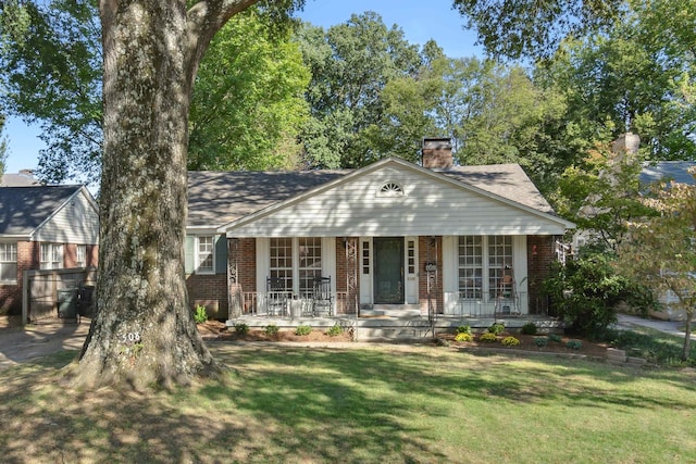 view of front of house featuring a front lawn and a porch