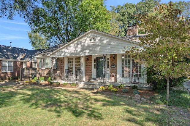 view of front facade featuring covered porch and a front yard