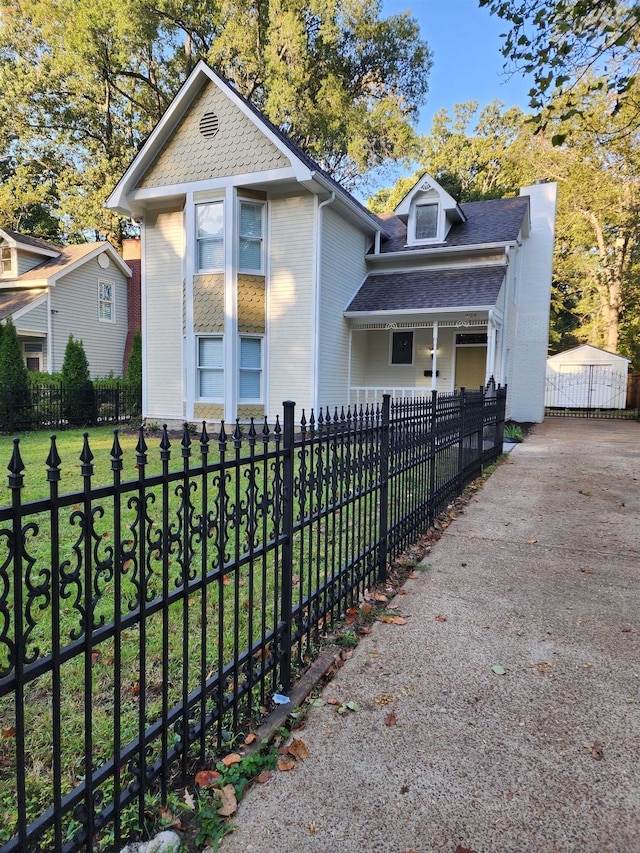 view of front of property with a front yard