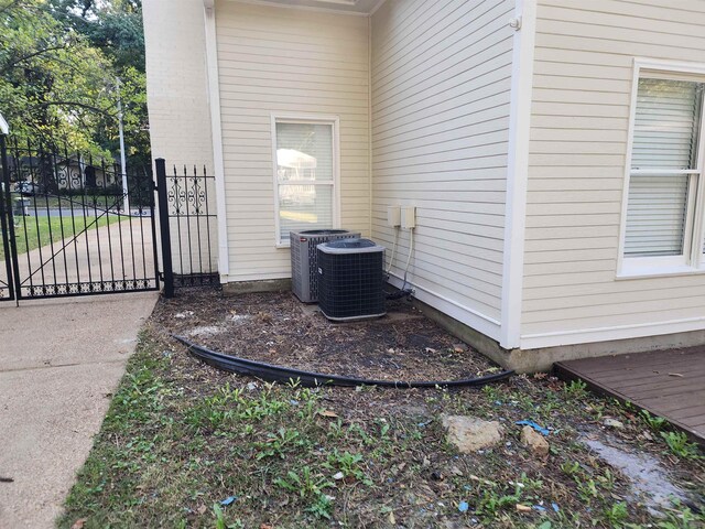 425 S Reese St S, Memphis, TN 38111 - view of exterior entry featuring fence, a gate, and cooling unit