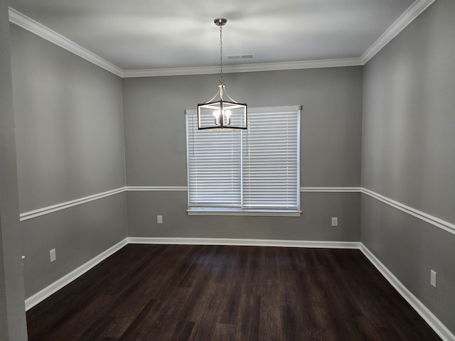 empty room featuring an inviting chandelier, ornamental molding, and dark hardwood / wood-style flooring