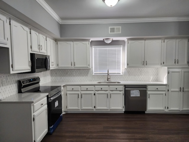 kitchen featuring dark wood-type flooring, appliances with stainless steel finishes, sink, and white cabinetry