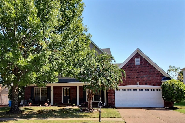 view of front of home featuring a front lawn and a garage