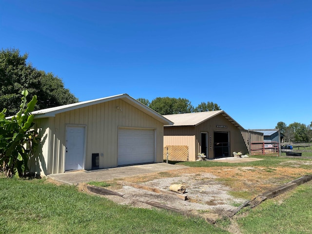 view of front of property featuring a garage and an outbuilding