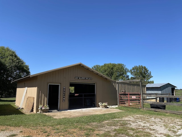 2845 Gilchrist Stantonville Rd, Stantonville, TN 38379 - garage featuring fence