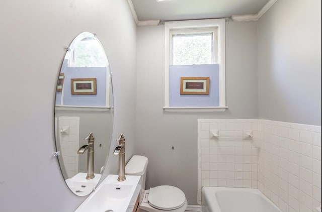 bathroom featuring crown molding, a washtub, and toilet