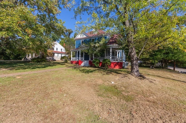 view of front facade featuring a porch and a front lawn