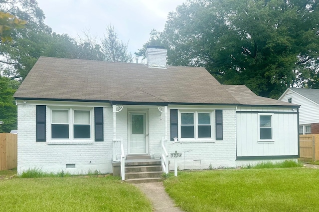 view of front of house with a front yard