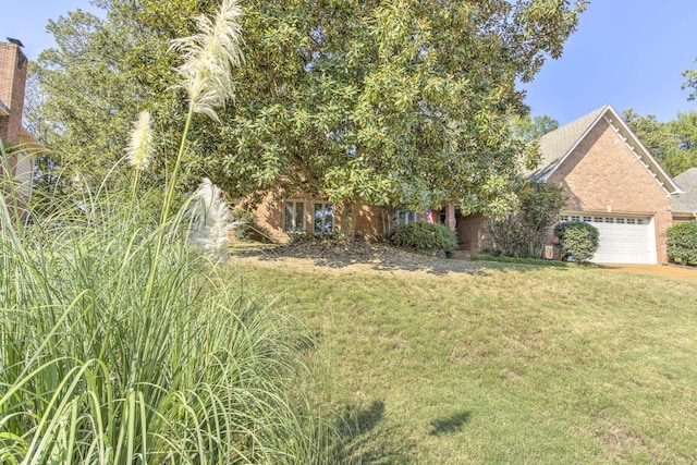 view of front facade with a garage and a front lawn