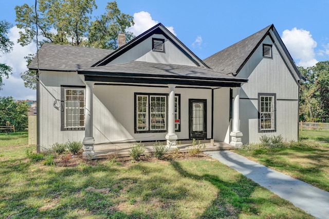 view of front of house featuring a porch and a front lawn