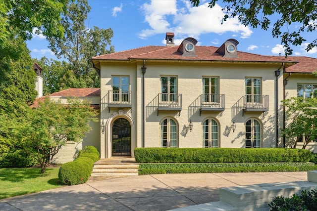 view of front of home with a balcony