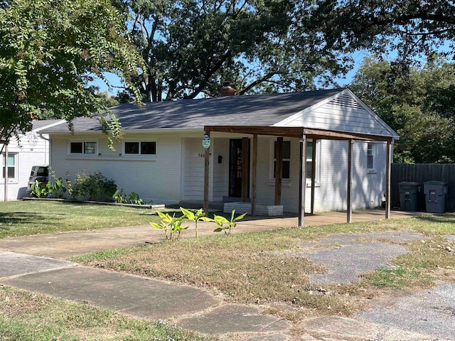 ranch-style house featuring a porch and a front yard