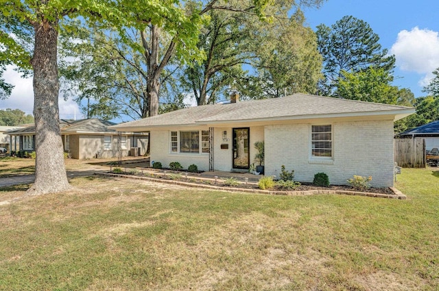 single story home with a front yard