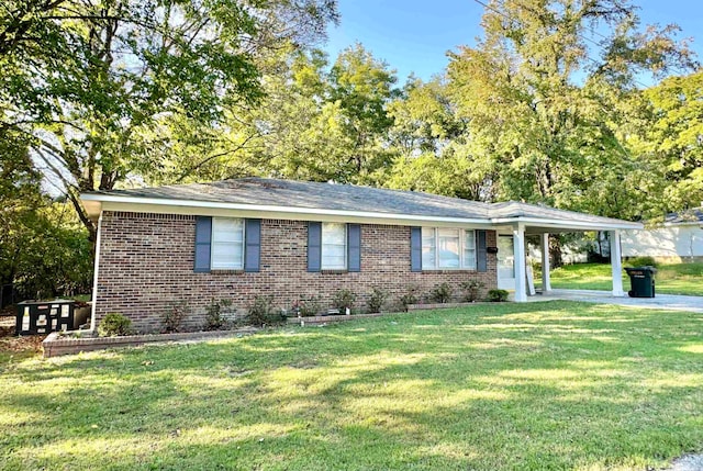 single story home featuring a front yard