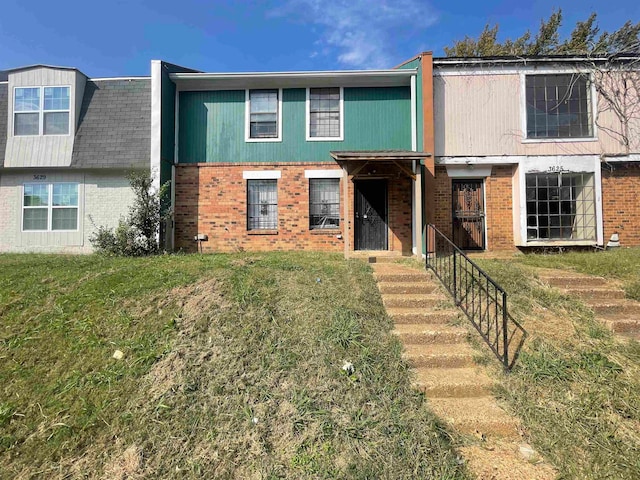 view of front of house with a front yard