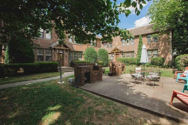 view of property's community featuring a patio and a yard