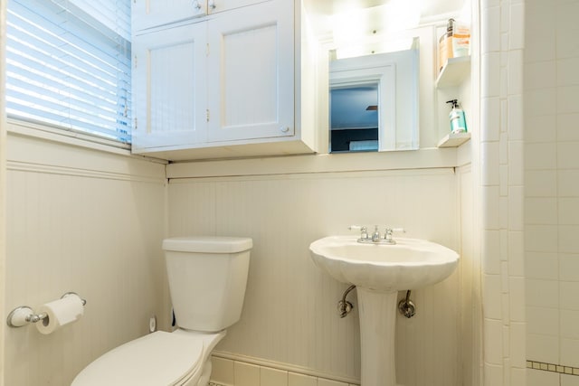 bathroom featuring toilet and sink