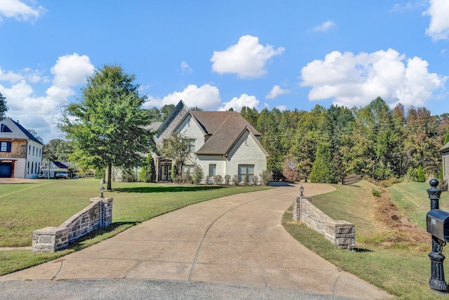 view of front of house featuring a front yard