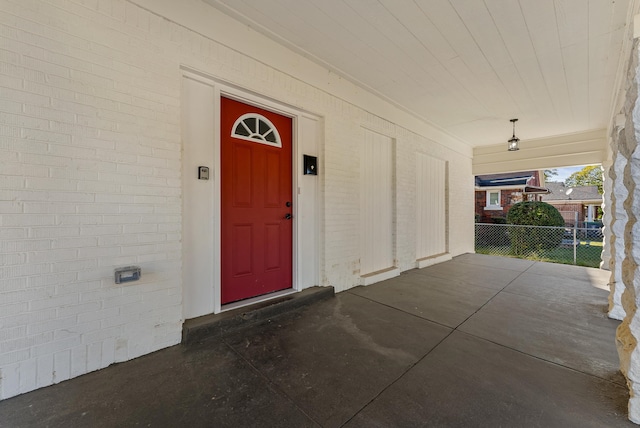 property entrance featuring a porch