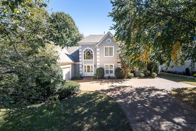 1842 Swynford Ln, Collierville, TN 38017 - view of front facade featuring stucco siding, driveway, a front yard, and an attached garage