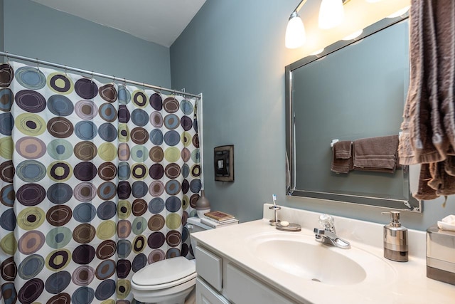 1842 Swynford Ln, Collierville, TN 38017 - full bath featuring toilet, a shower with curtain, and vanity