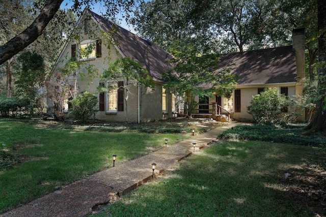 view of front of house featuring a front yard