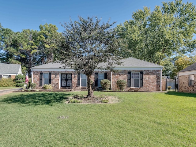 single story home featuring a front lawn