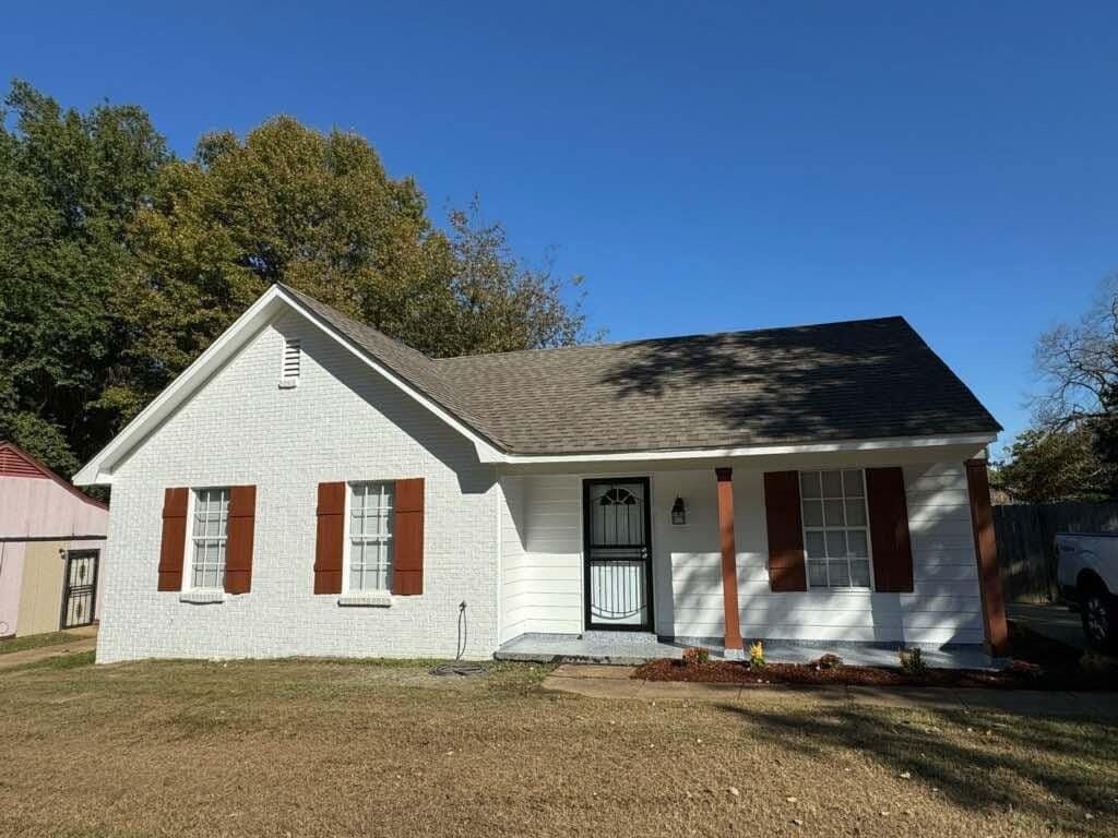 view of front of property with covered porch and a front yard