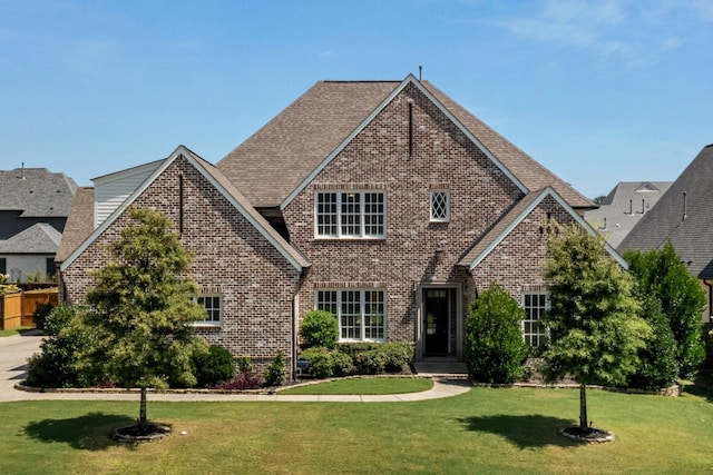 view of front facade with a front yard