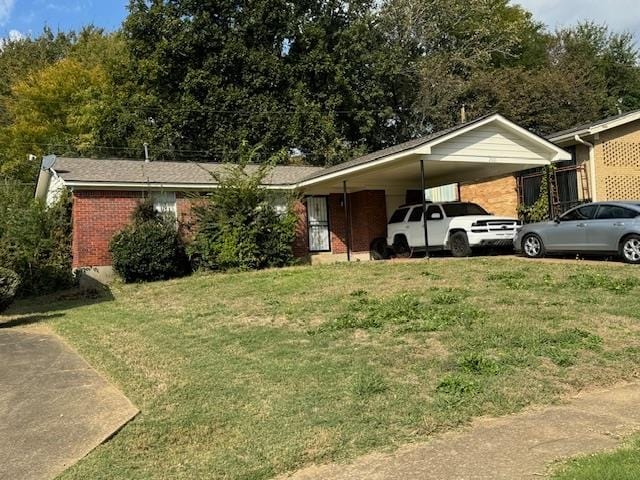 view of yard featuring a carport