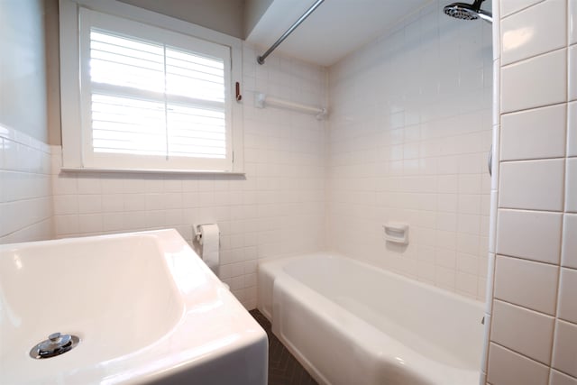 4543 Charleswood Ave, Memphis, TN 38117 - bathroom with tile walls and tiled shower / bath