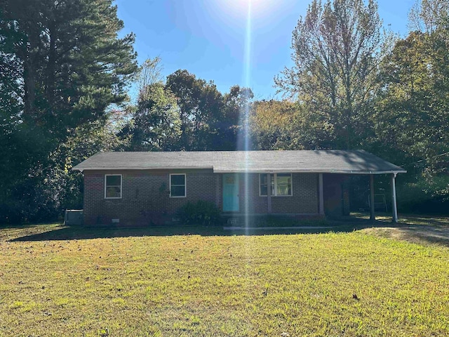 view of front of house featuring a front lawn