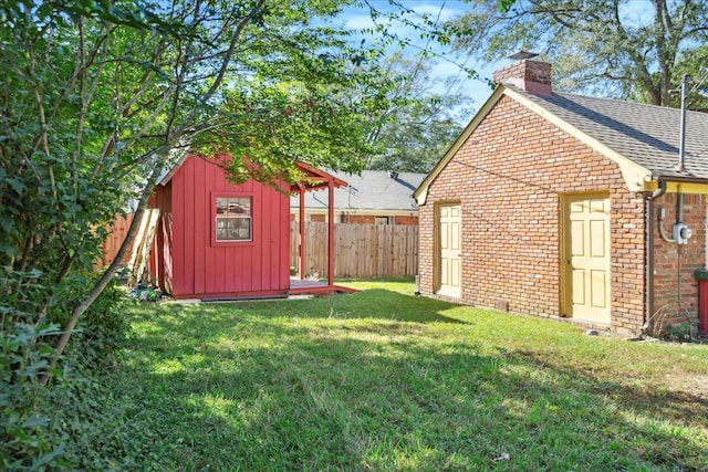 view of yard with a shed