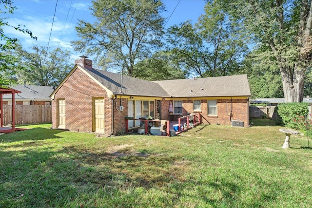 back of house featuring a yard