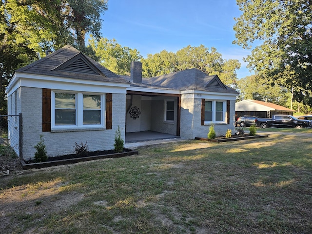 view of front of property featuring a carport and a front lawn