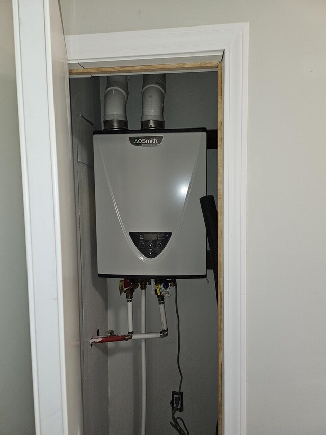 1078 N Ball Rd, Memphis, TN 38106 - utilities with tankless water heater
