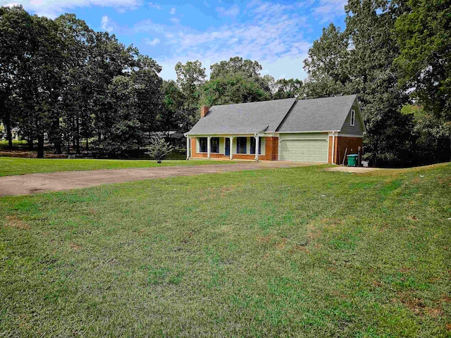 view of front of home featuring a front yard and a garage