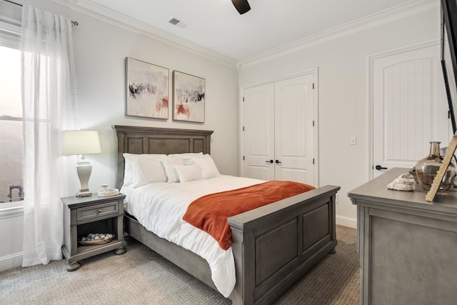 bedroom featuring ornamental molding, carpet flooring, a closet, and ceiling fan