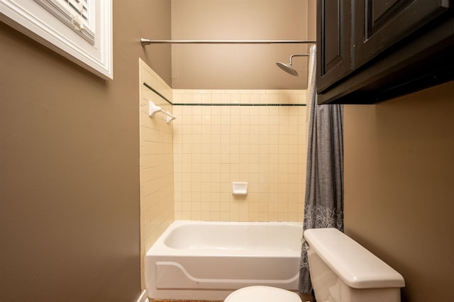 376 Mulberry St, Memphis, TN 38103 - full bathroom featuring shower / bath combo with shower curtain and toilet